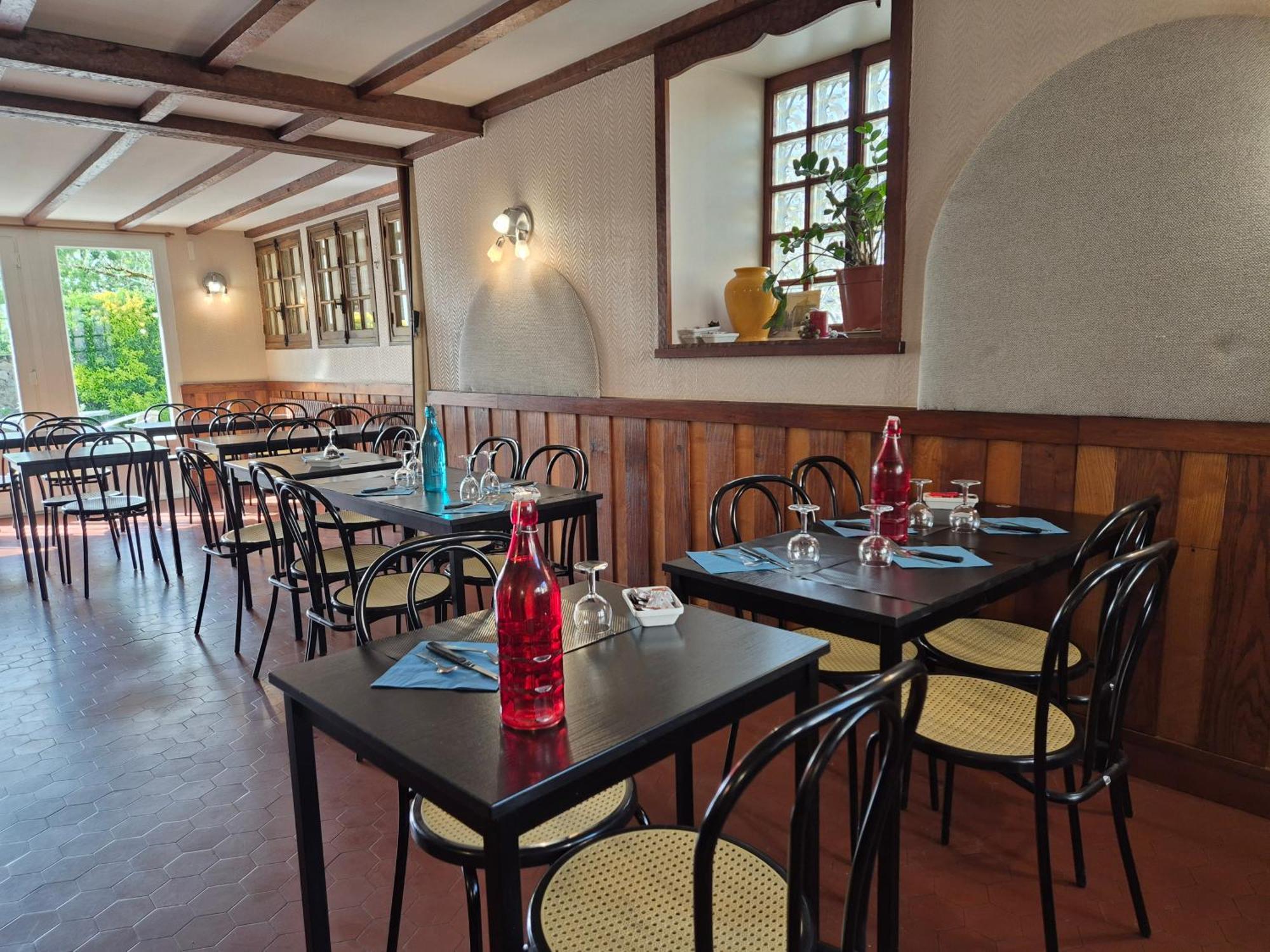 Logis Hotel Restaurant L'Oustal Naves  Exteriör bild