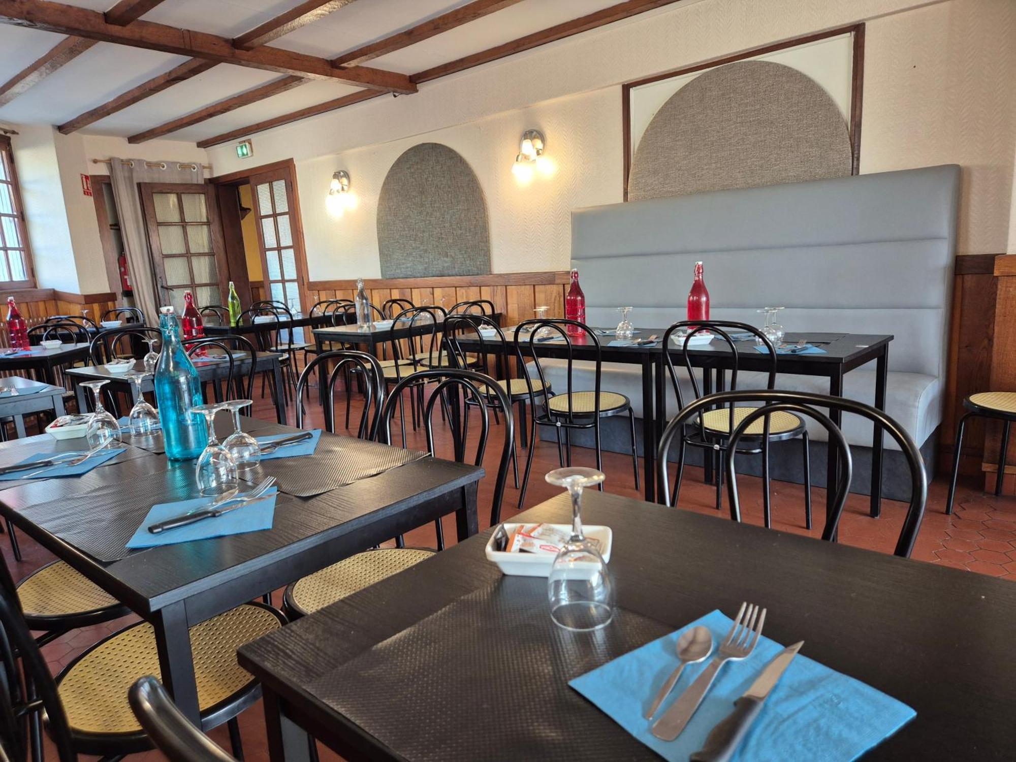 Logis Hotel Restaurant L'Oustal Naves  Exteriör bild