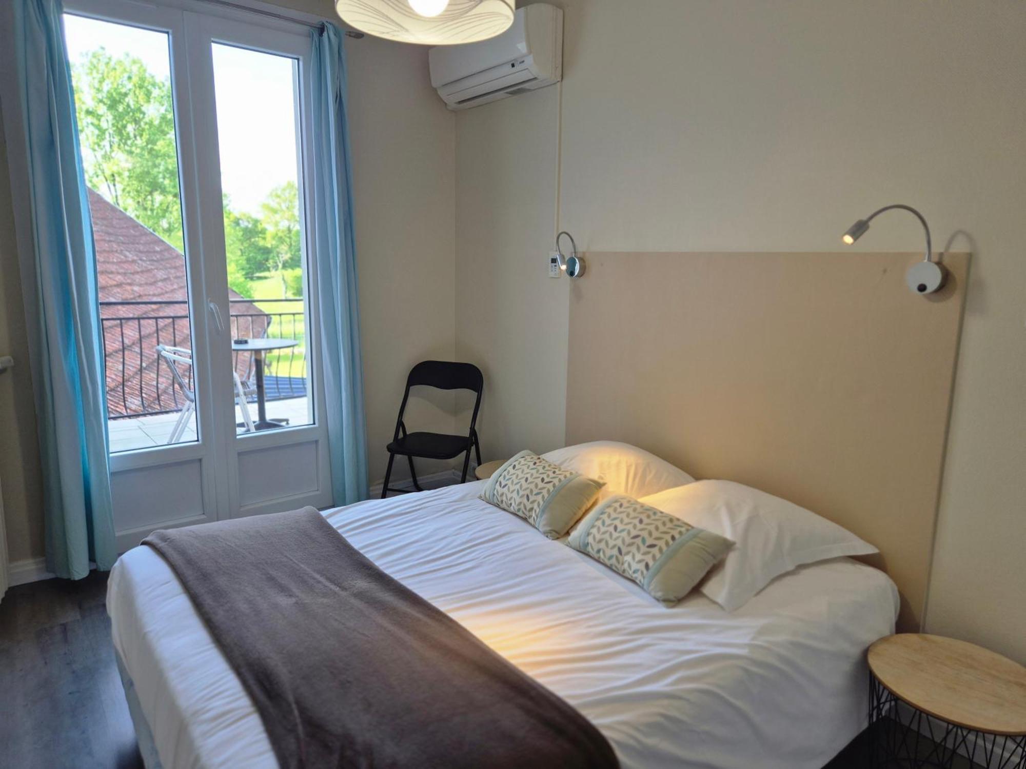Logis Hotel Restaurant L'Oustal Naves  Exteriör bild